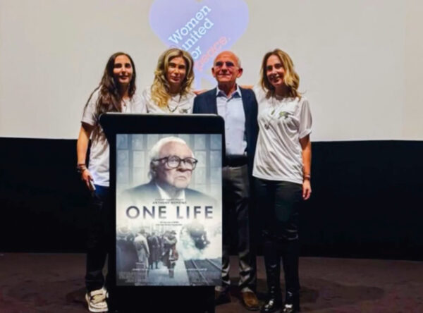 Une Vie Réunir, Unir, Rassembler Mais avant tout AIDER. Nous avons relevé le pari d’organiser une projection privée du film « Une Vie » et de remplir cette magnifique salle du Majestic Passy Cinéma.