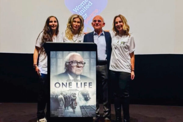 Réunir, Unir, Rassembler Mais avant tout AIDER. Nous avons relevé le pari d’organiser une projection privée du film « Une Vie » et de remplir cette magnifique salle du Majestic Passy Cinéma.